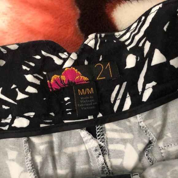 Shorts - Picture 3 of 3